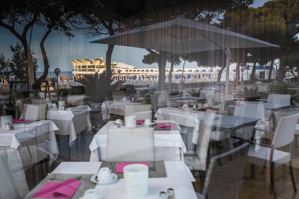 Hotel Luna Lignano Sabbiadoro Exterior photo